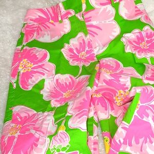 LILLY PULITZER size 2 Pink Hibiscus print Capris